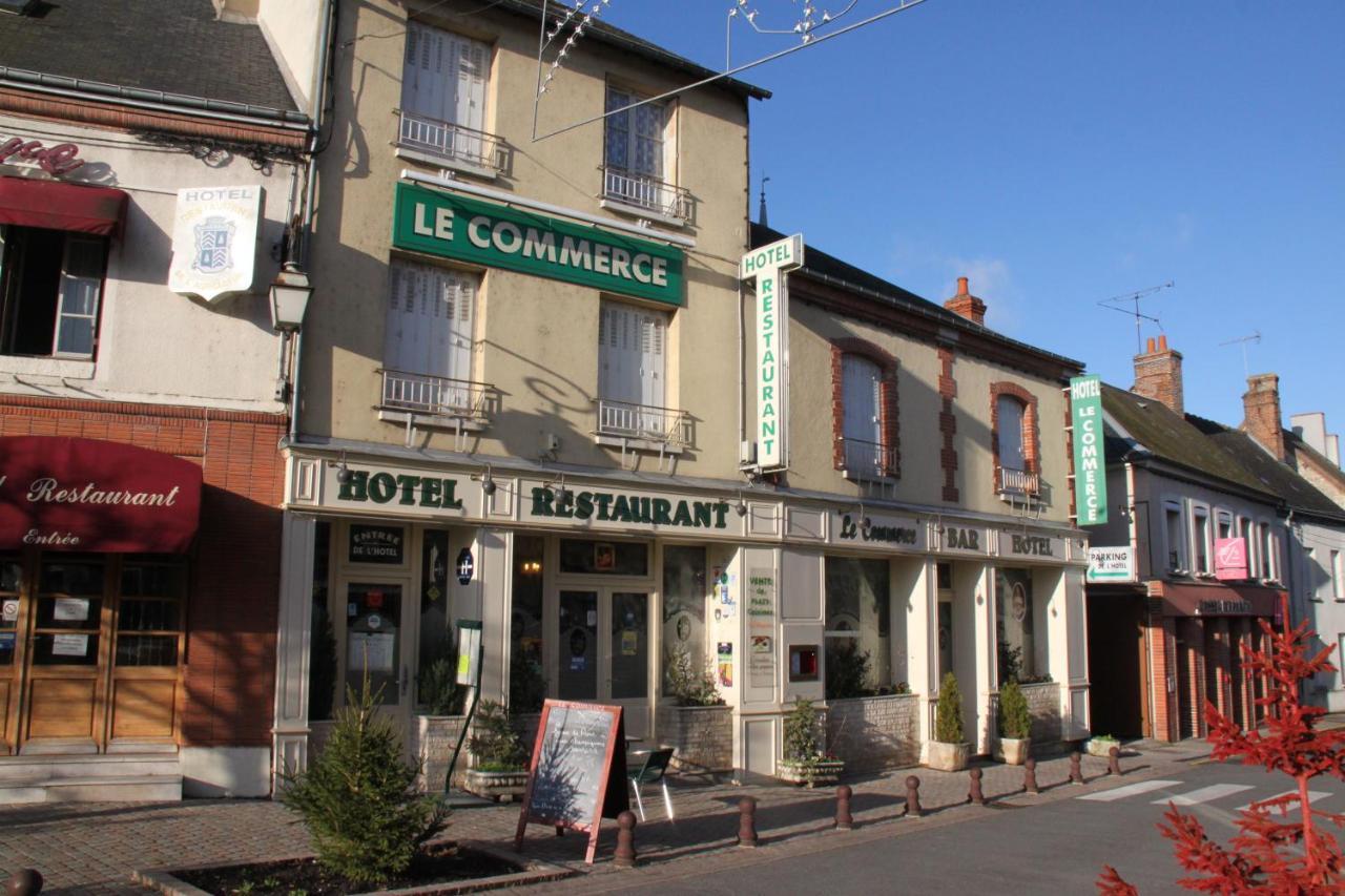 Hotel Le Commerce Bellegarde-du-Loiret Esterno foto